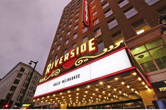 Summer Concerts in Milwaukee  | The Riverside Theater